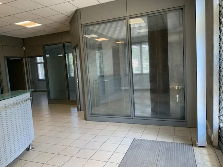 Bureau dans Châteaurenard à vendre - Photo de l’immeuble – Image 3 sur 7
