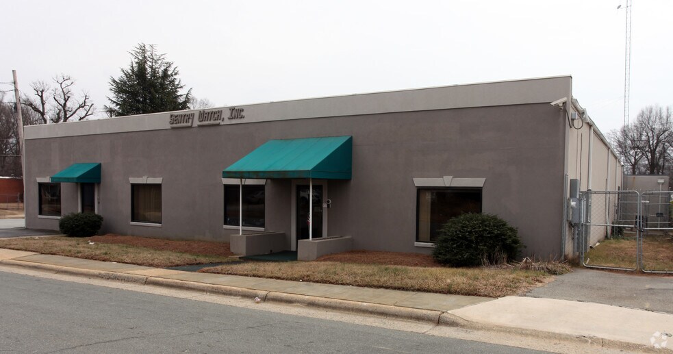 1703-1705 Holbrook St, Greensboro, NC à vendre - Photo de l’immeuble – Image 1 sur 13