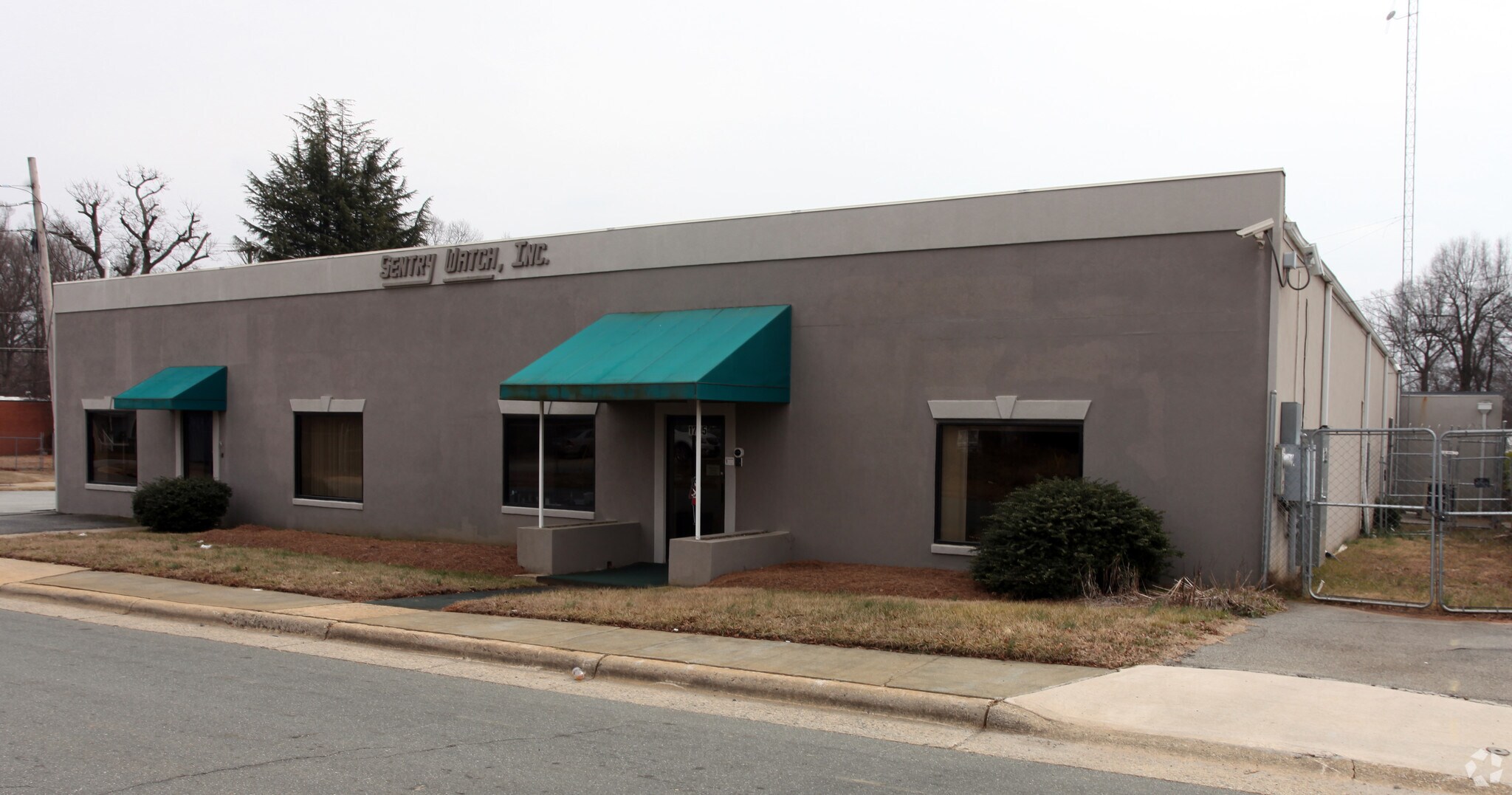 1703-1705 Holbrook St, Greensboro, NC à vendre Photo de l’immeuble– Image 1 sur 14