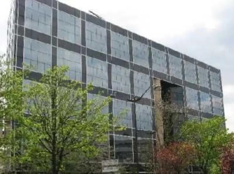 104 Avenue Albert 1Er, Rueil-Malmaison à louer - Photo de l’immeuble – Image 2 sur 8