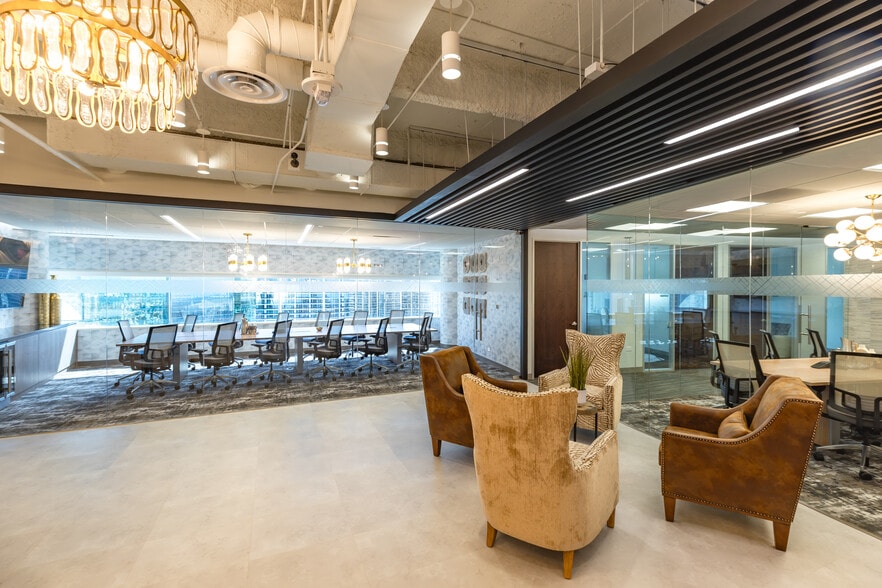 100 SE 2nd St, Miami, FL à louer - Hall d’entrée – Image 3 sur 9