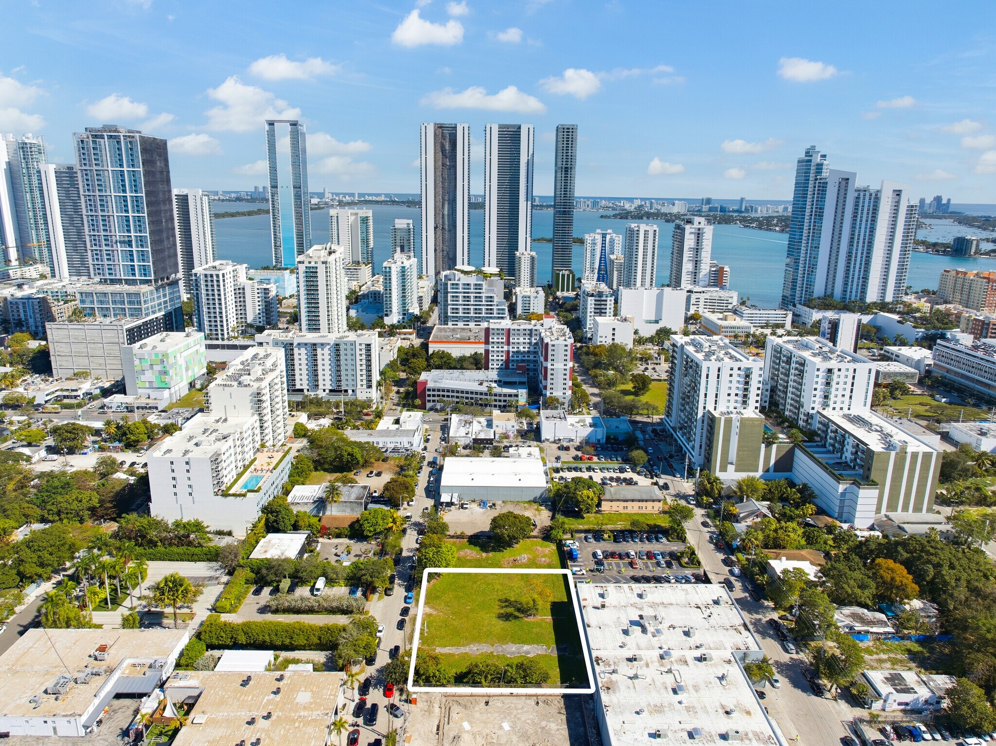 90-116 NE 24th St, Miami, FL à vendre Photo principale– Image 1 sur 11