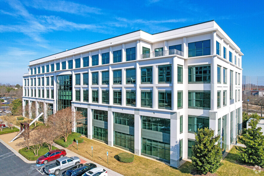 3700 Arco Corporate Dr, Charlotte, NC à louer - Photo principale – Image 1 sur 25