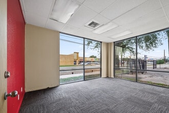 9809 Rowlett Rd, Houston, TX à louer Photo intérieure– Image 1 sur 10