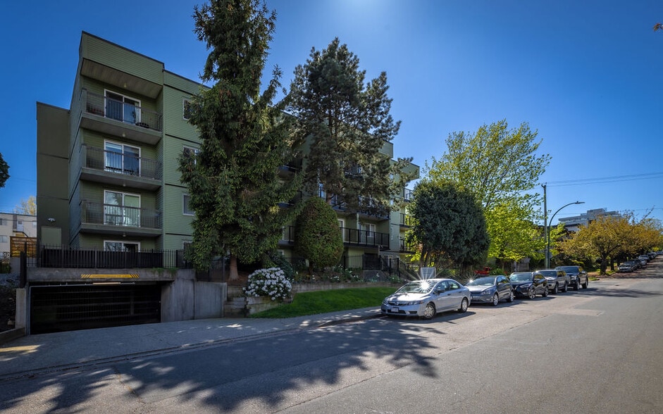 1016 8th Av E, Vancouver, BC à vendre - Photo de l’immeuble – Image 2 sur 6