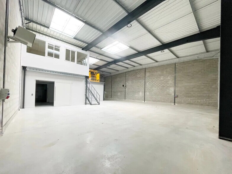 Local d’activités dans Beauvais à louer - Photo intérieure – Image 2 sur 11