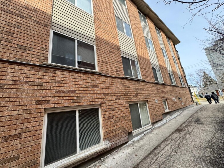 347 Spruce St, Waterloo, ON à vendre - Photo de l’immeuble – Image 3 sur 9