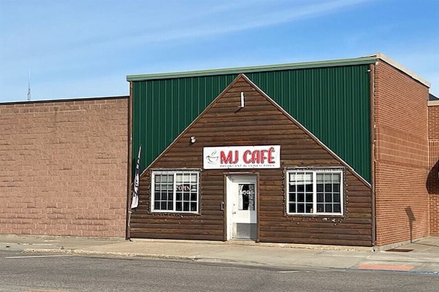 105 Johnson Ave N, Fosston, MN à vendre - Photo de l’immeuble – Image 2 sur 24