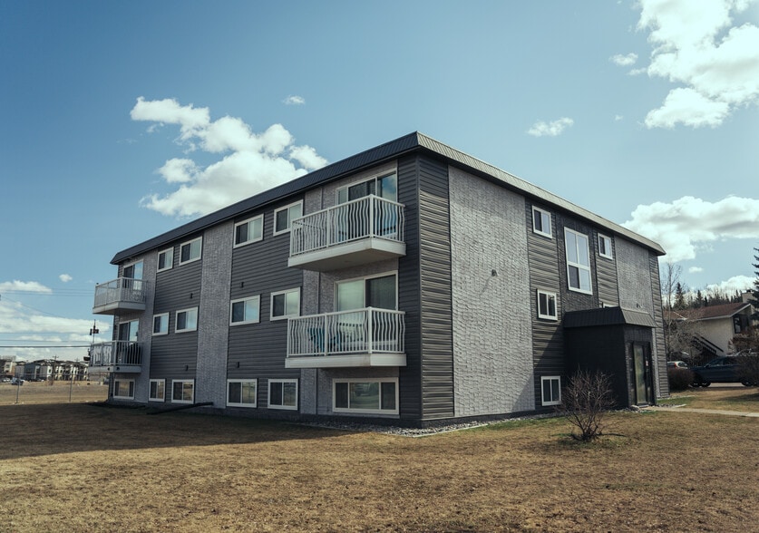 103 Alder Dr, Hinton, AB à vendre - Photo principale – Image 1 sur 7