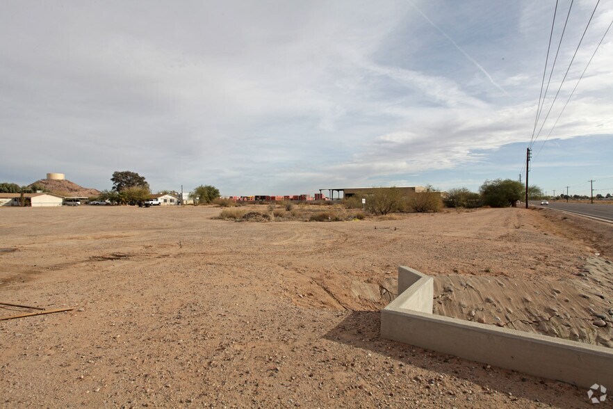 984 W Cottonwood Ln, Casa Grande, AZ à vendre - Photo principale – Image 1 sur 3