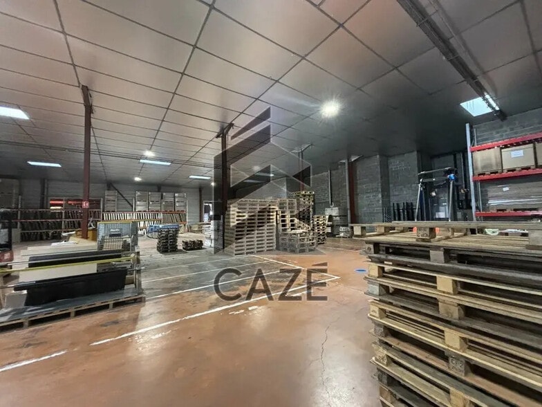 Industriel/Logistique dans Carbon-Blanc à louer - Photo de l’immeuble – Image 1 sur 9