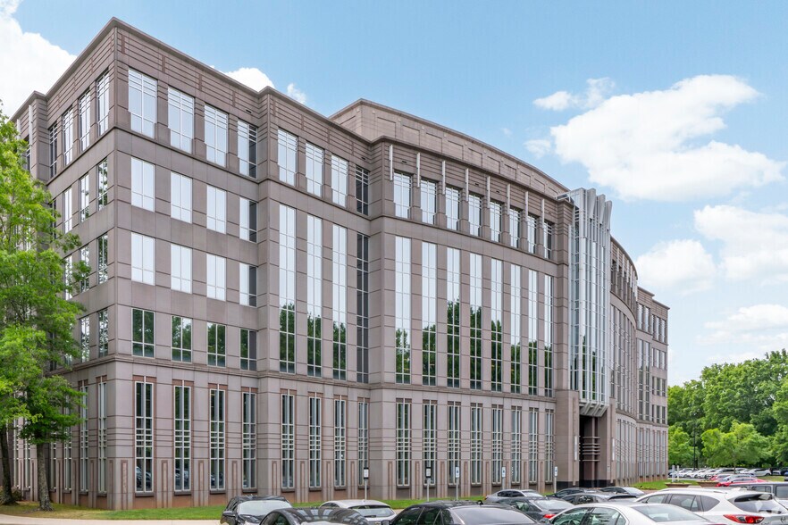 2550 W Tyvola Rd, Charlotte, NC à louer - Photo principale – Image 1 sur 34