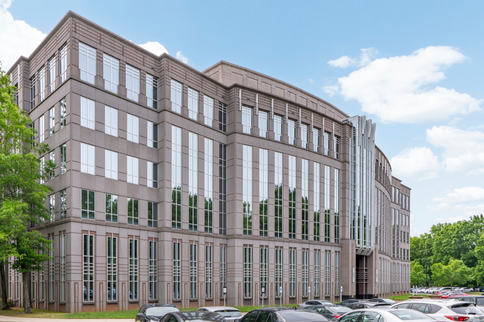 2550 W Tyvola Rd, Charlotte, NC à louer Photo principale– Image 1 sur 35