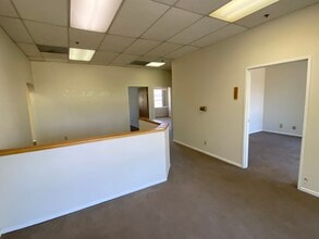 60 Rancho Rd, Thousand Oaks, CA à louer Photo de l’immeuble– Image 1 sur 5