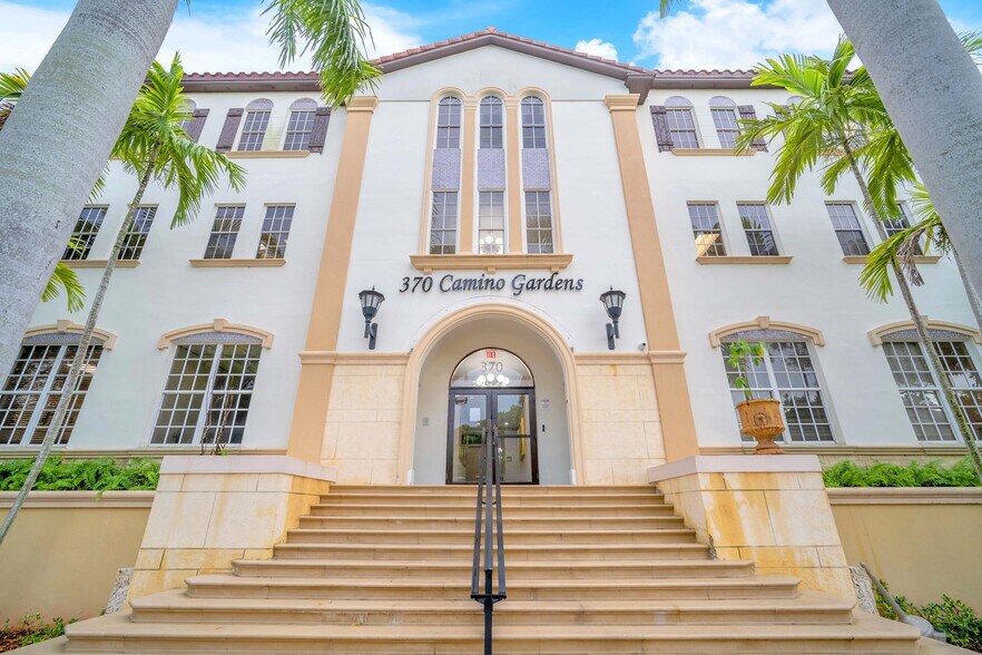 370 camino gardens Blvd, Boca Raton, FL à louer - Photo de l’immeuble – Image 2 sur 25