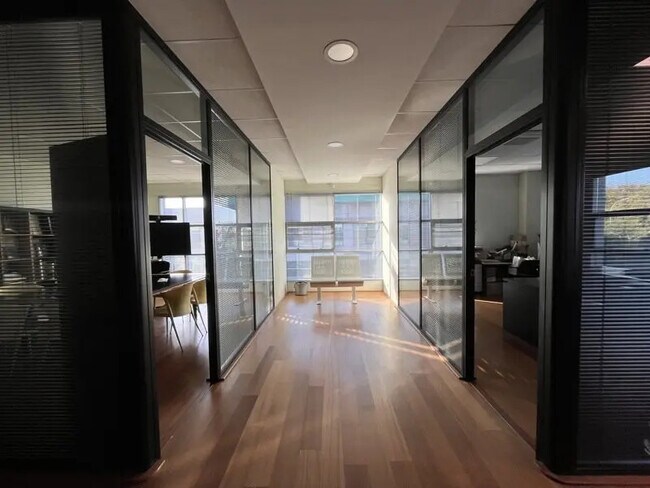 Plus de détails pour Local commercial à louer