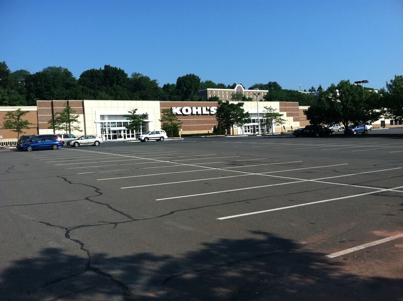 2380-2400 Dixwell Ave, Hamden, CT à louer - Photo de l’immeuble – Image 3 sur 7