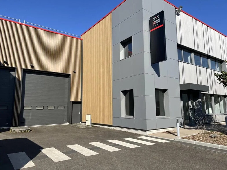 157 Avenue Charles Floquet, Le Blanc-Mesnil à louer - Photo de l’immeuble – Image 2 sur 6