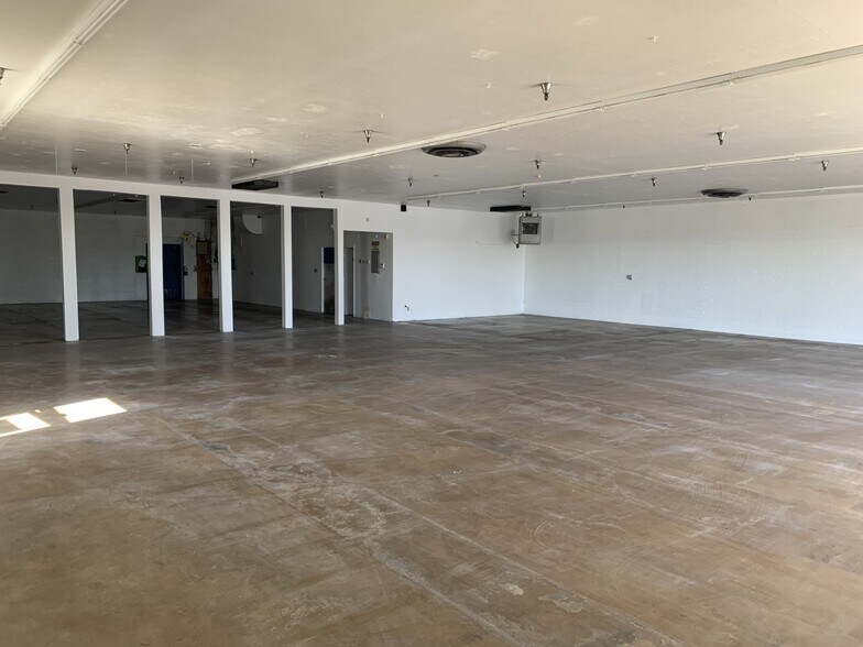 2926 E Thomas Rd, Phoenix, AZ à louer - Photo de l’immeuble – Image 2 sur 11