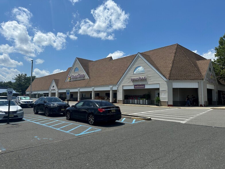 1a Village Center Dr, Freehold, NJ à louer - Photo de l’immeuble – Image 2 sur 19