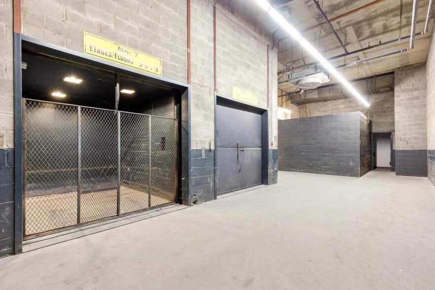 433 Rue Chabanel O, Montréal, QC à louer - Photo intérieure – Image 3 sur 7