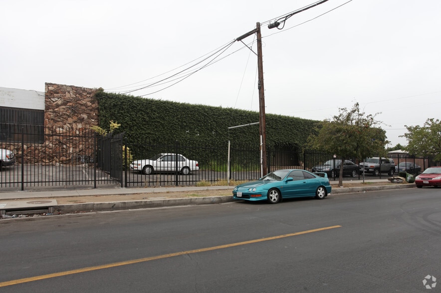 12676 Pierce St, Pacoima, CA à louer - Photo de l’immeuble – Image 3 sur 9