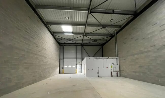 Plus de détails pour Industriel/Logistique à louer