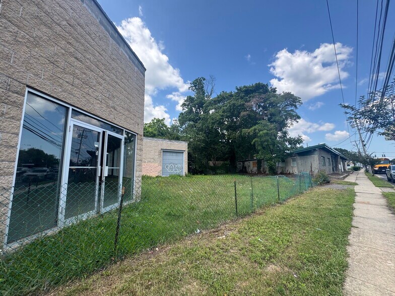 566 Broadway, Amityville, NY à vendre - Photo de l’immeuble – Image 3 sur 10