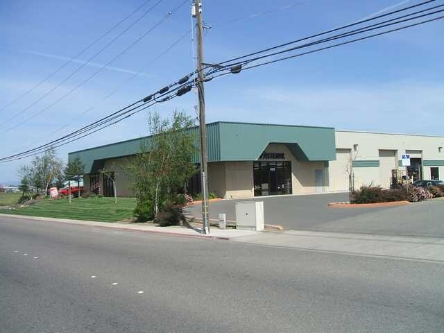509 Armstrong Way, Oakdale, CA à louer Photo principale– Image 1 sur 5