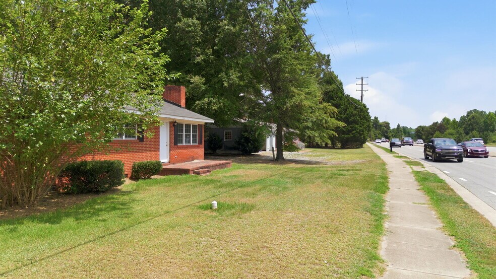 2028 N Broad St, Fuquay Varina, NC à vendre - Photo de l’immeuble – Image 3 sur 5