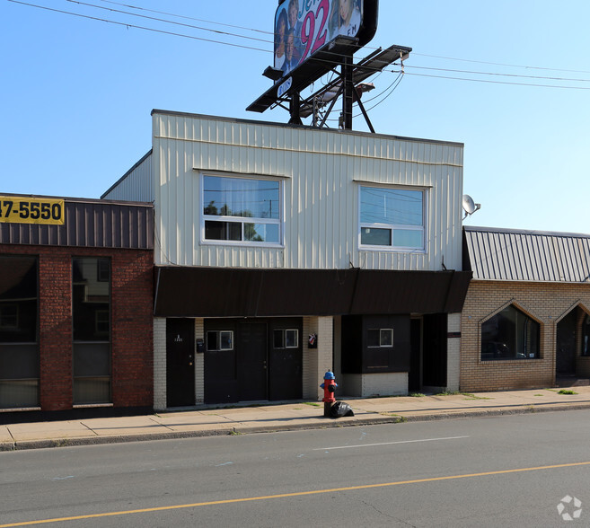 1221-1223 Main St E, Hamilton, ON à vendre - Photo principale – Image 1 sur 3