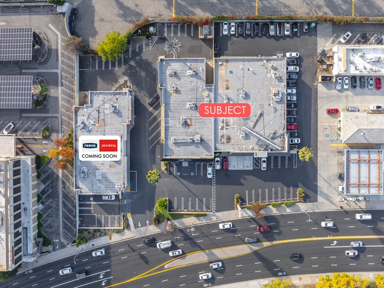 6021 Topanga Canyon Blvd, Woodland Hills, CA à louer - Photo de l’immeuble – Image 3 sur 6