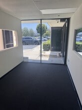 671 E Cooley Dr, Colton, CA à louer Photo intérieure– Image 1 sur 11
