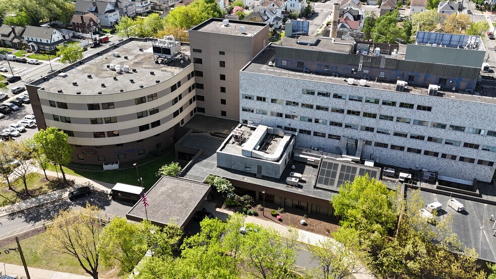 680 Broadway, Paterson, NJ à vendre - Photo de l’immeuble – Image 3 sur 40