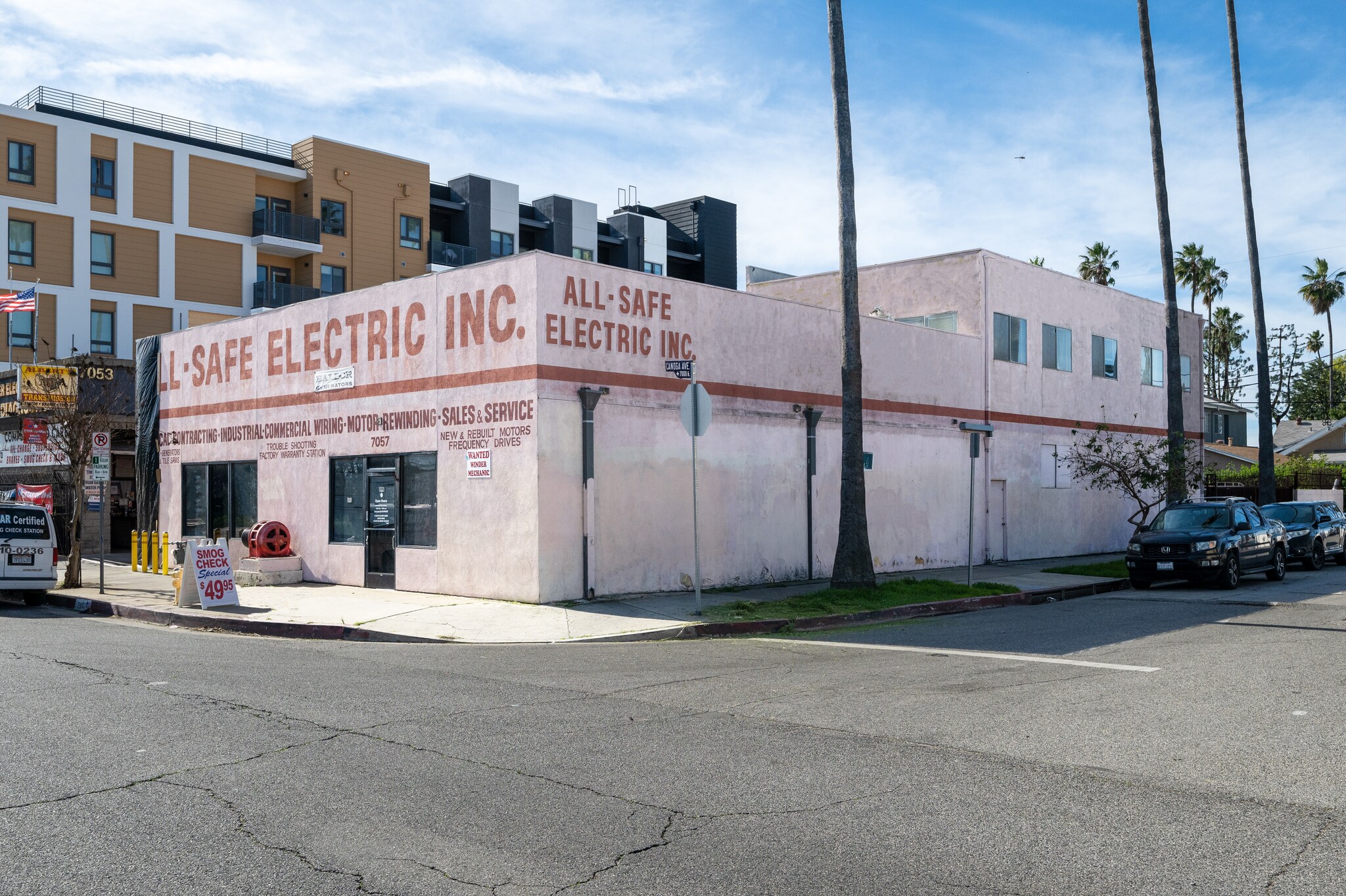 7057 Canoga Ave, Canoga Park, CA à vendre Photo principale– Image 1 sur 14