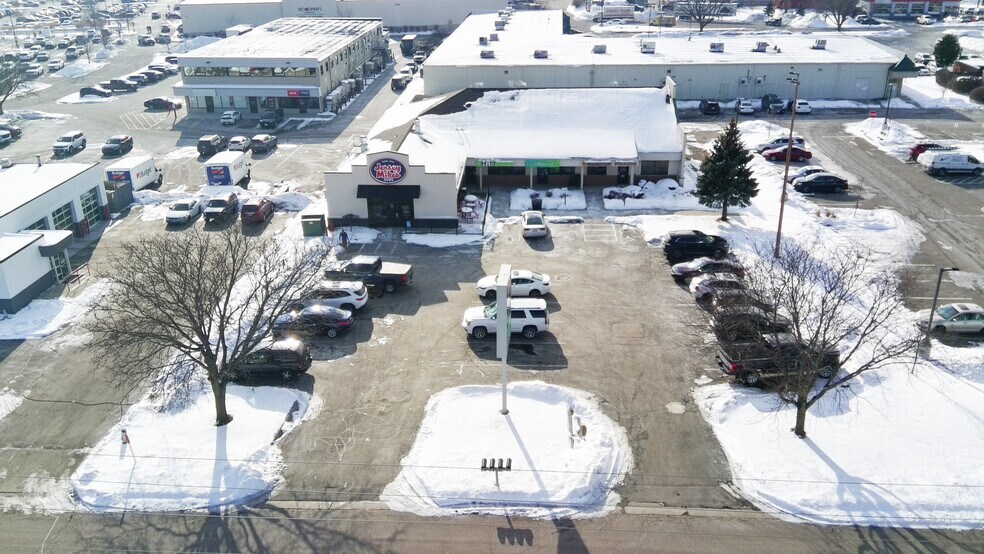 2228 Milton Ave, Janesville, WI à louer - Photo de l’immeuble – Image 2 sur 7