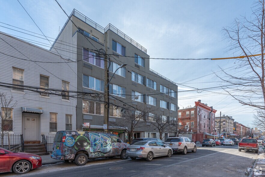 286 Stanhope St, Brooklyn, NY à louer - Photo de l’immeuble – Image 3 sur 13