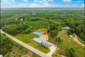 Plus de détails pour 8160 Cadillac Hwy, Benzonia, MI - Local commercial à vendre