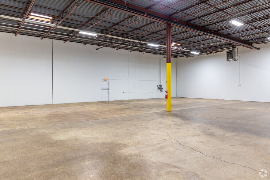 2515 Willowbrook Rd, Dallas, TX à louer - Photo intérieure – Image 3 sur 20