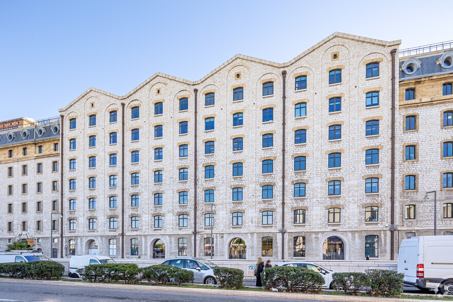 10 Place De La Joliette, Marseille à louer - Photo de l’immeuble – Image 3 sur 59