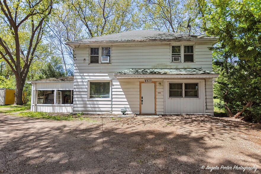 8305-8311 N Solon Rd, Richmond, IL à vendre - Photo de l’immeuble – Image 2 sur 4