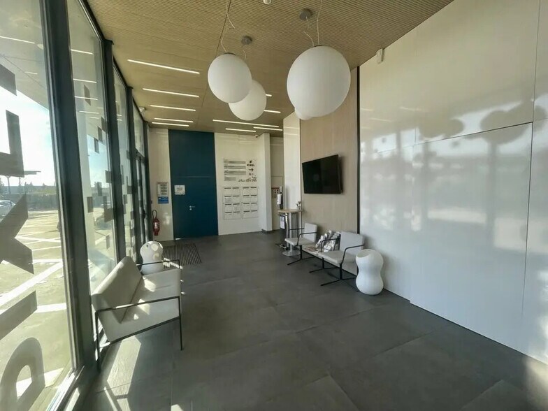 Bureau dans Avignon à louer - Photo de l’immeuble – Image 3 sur 6