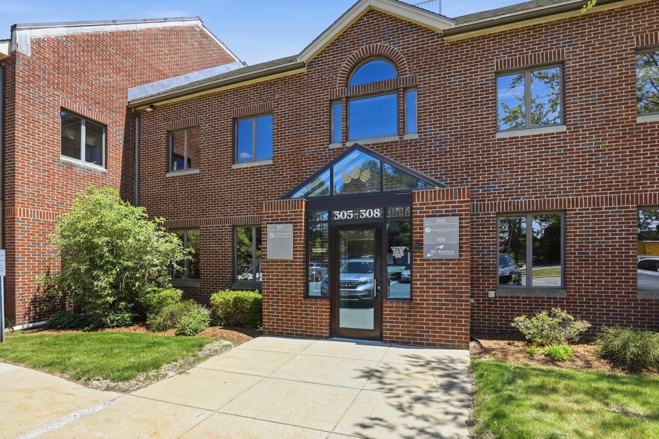 100 Conifer Hill Dr, Danvers, MA 01923 - Lot 307 - - Photo intérieure - Image 1 of 22