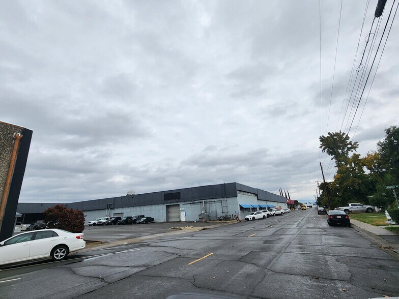 909-911 Spiva Ave, Yuba City, CA à louer - Photo de l’immeuble – Image 1 sur 12