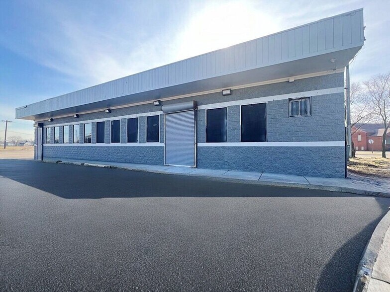 2251 W Davison, Detroit, MI à louer - Photo de l’immeuble – Image 1 sur 1