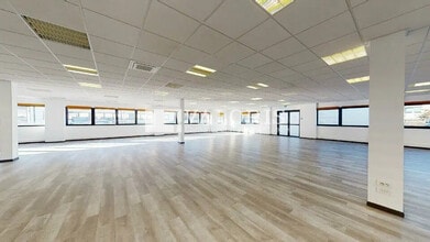 Bureau dans Saint-Priest à louer Photo de l’immeuble– Image 1 sur 11