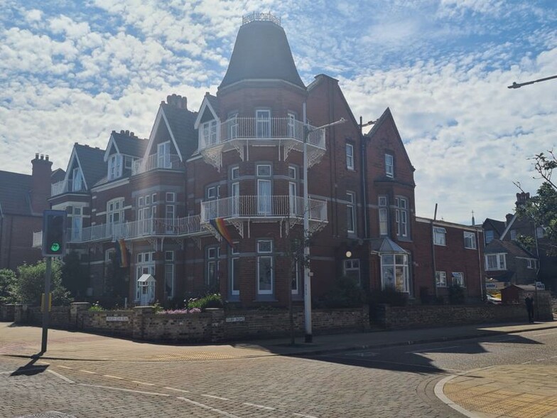 21 Kirkley Cliff Rd, Lowestoft à vendre - Photo principale – Image 1 sur 1