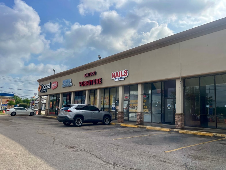 5700 Antoine, Houston, TX à louer - Photo de l’immeuble – Image 2 sur 7