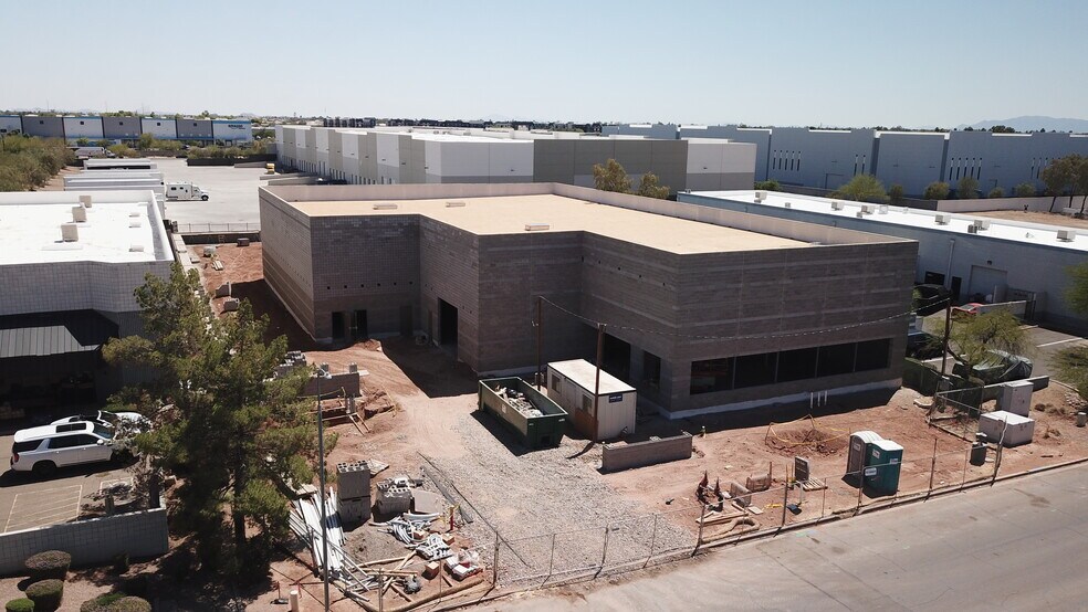 315 E Comstock Dr, Chandler, AZ à vendre - Photo de l’immeuble – Image 3 sur 13
