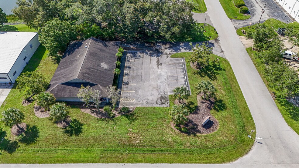 1725 Barber Rd, Sarasota, FL à vendre - Photo de l’immeuble – Image 2 sur 25